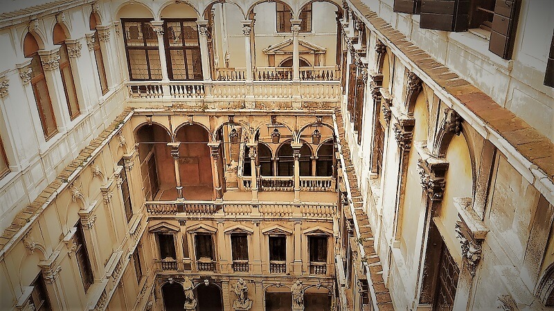 ヴェネツィアの音楽院の最上階から撮影した写真