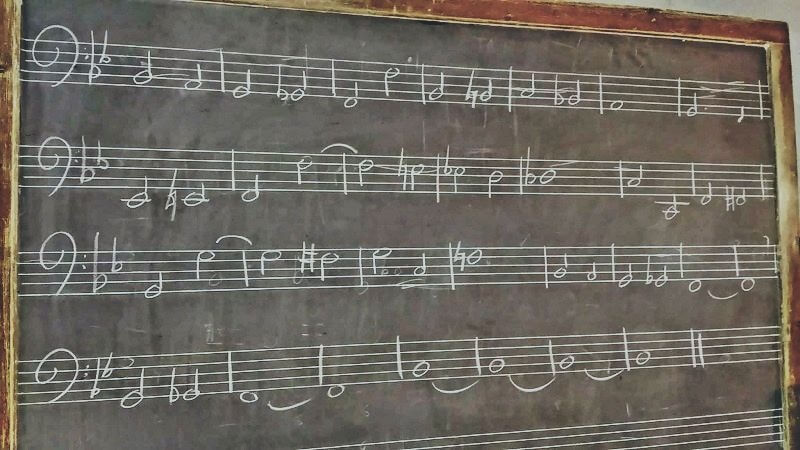 イタリアの音楽院に授業風景。和声課題